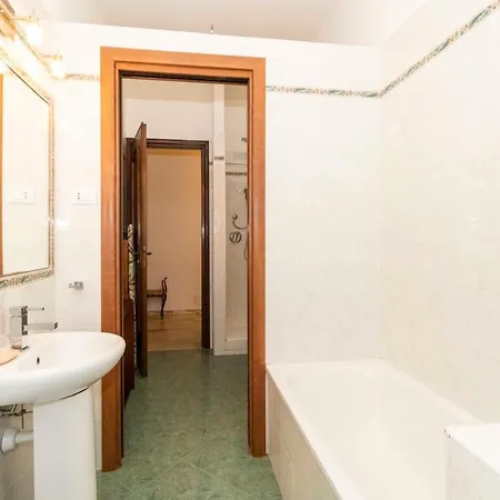 Guesthost - Lungo Dora Voghera Lovely