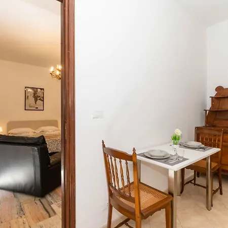 Guesthost - Lungo Dora Voghera Lovely