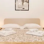 Guesthost - Lungo Dora Voghera Lovely Apartman