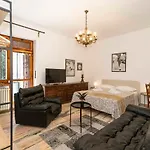 Guesthost - Lungo Dora Voghera Lovely Apartman
