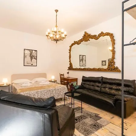 Guesthost - Lungo Dora Voghera Lovely *