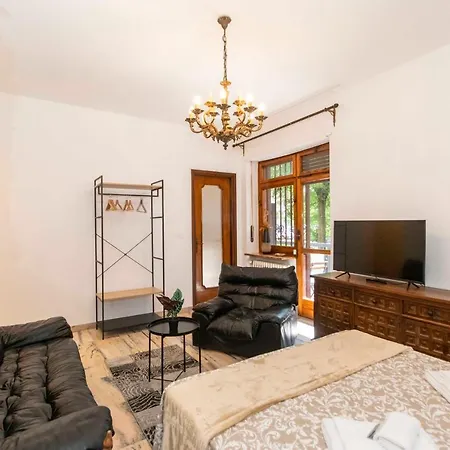 Guesthost - Lungo Dora Voghera Lovely