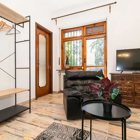 Guesthost - Lungo Dora Voghera Lovely *