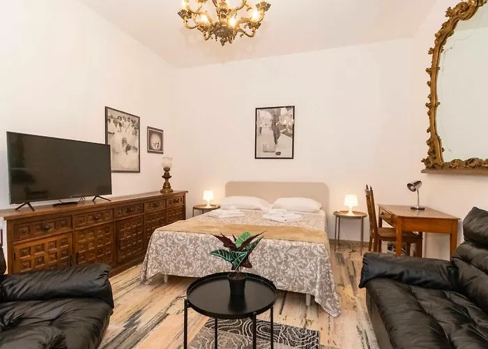 Guesthost - Lungo Dora Voghera Lovely *