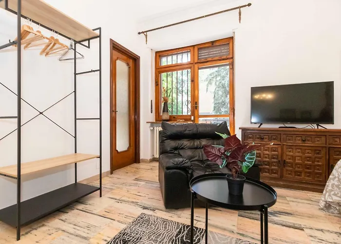 Guesthost - Lungo Dora Voghera Lovely *